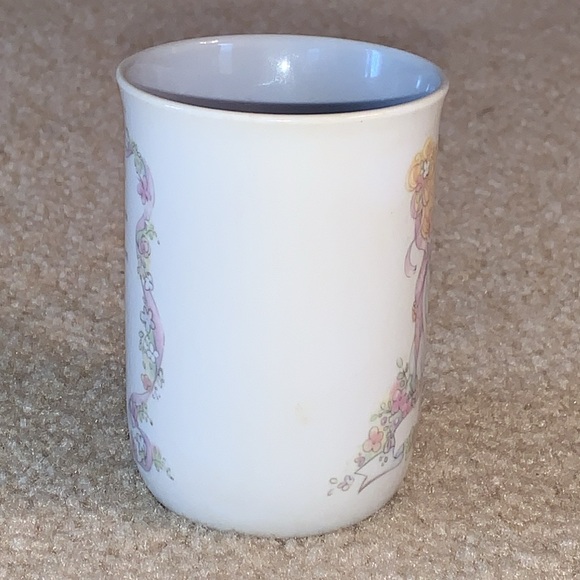 Vintage Precious Moments Lisa Name Mug, 1989 - Picture 4 of 12